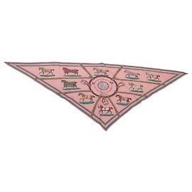 Hermès BUFANDA HERMES TRIÁNGULO CUBIERTAS Y ROPA DE DÍA EN SEDA Rosa