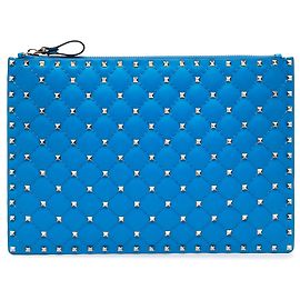 Bolsito Plano Spike Rockstud Nappa Grande Azul Valentino Azul