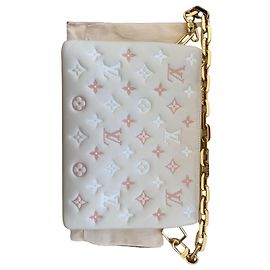 Louis Vuitton Coussin PM Sac Lambskin Crème Écru