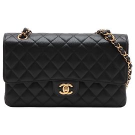 Chanel Bolsa de ombro matelassê em couro caviar preto com dupla aba clássica média Preto