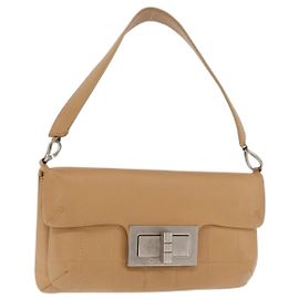 CHANEL Bolsa de Ombro Choco Bar 2.55 Couro Bege Prata CC Auth 169085 Prata Bege