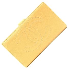 Cartera larga bifold Chanel Coco Mark Beige Camello