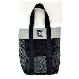 Chanel borsa a spalla linea Sport nera in rete Nero