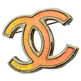 Spilla iridescente Chanel placcata oro D'oro Verde Arancione Giallo