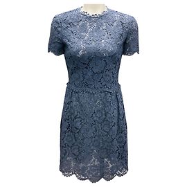 Valentino Garavani Robe de cocktail en dentelle à manches courtes bleu ardoise Valentino Bleu
