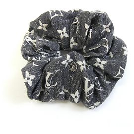 Scrunchie em denim jacquard Monogram Louis Vuitton Marrom