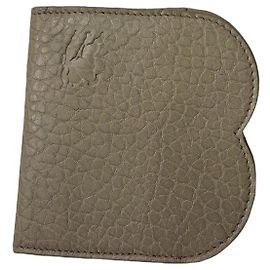 Burberry textured leather card holder in beige Beige