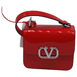 Sac à épaule Micro VSling Valentino Garavani en cuir verni rouge Rouge