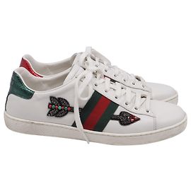 Tênis Gucci Ace bordado com seta em couro branco Branco Cru