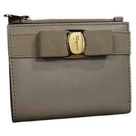 Cartera Vara Ribbon de Salvatore Ferragamo Beige