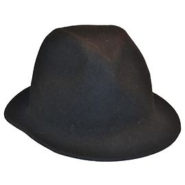 Karl Lagerfeld hat Black