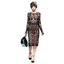 Robe en dentelle guipure noire doublée de soie rose Dolce & Gabbana Automne 2010 Noir