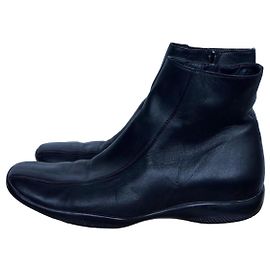 Botines Prada de cuero negro Negro