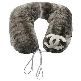 Almohada de viaje de piel de conejo Orylag gris de Chanel Gris