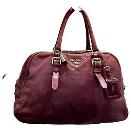 Bolsa Prada em couro bordô Bordeaux