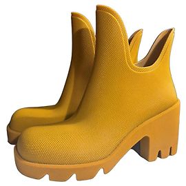 Yellow Burberry rubber boots Yellow