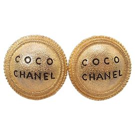 Brincos vintage Chanel logo Coco em círculo Dourado