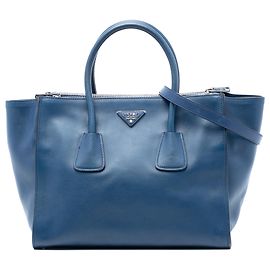 Bolsa Prada em couro azul glace com duas alças e bolsos duplos Azul