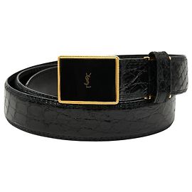 Cinto com fivela quadrada em relevo com logo YSL da Saint Laurent Preto