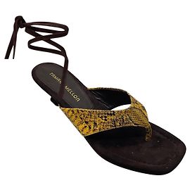 Sandálias de camurça e estampa de pele de cobra tan / marrom Tamara Mellon com design elegante de envoltório Marrom