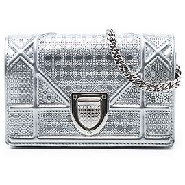Dior Argent Bébé Métallique Verni Microcannage Diorama Rabat Argenté