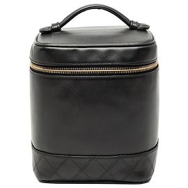Schminktasche aus schwarzem, gestepptem Lammleder mit CC von Chanel Schwarz