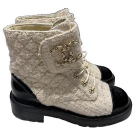 Botas Chanel de Tweed e Couro Envernizado 39 Outro