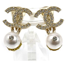 Brincos de clipe banhados a ouro Chanel com strass e pérolas falsas Outro