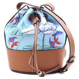 Bolsa Balloon da colaboração LOEWE Paula's Ibiza Marrom Azul