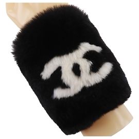 Pulsera Charm Coco Mark de Chanel Negro