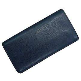 Carteira Longa Louis Vuitton em Couro Taiga Marinho Azul marinho