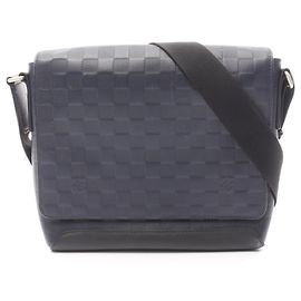 Louis Vuitton District PM Schultertasche Andere Marineblau