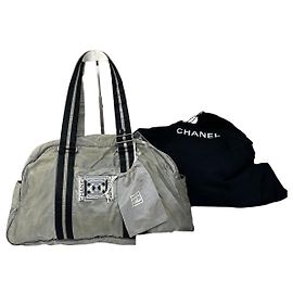 Sac de sport en polyester vintage Chanel argent et noir Argenté