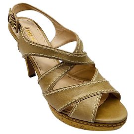 Prada Sandalen aus beigem Leder mit Korkabsatz und Nähdetails Beige