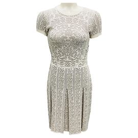 Valentino Garavani Valentino Kurzarm-Pleated Baumwollstrickkleid in Elfenbein Beige