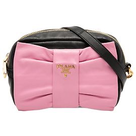Bolsa transversal Prada em napa preta com laço Fiocco Preto