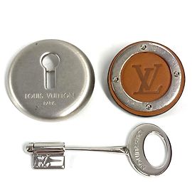 Conjunto de broches com logo Louis Vuitton Marrom Prata