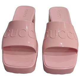 Gucci Rosa Gummischuhe. Pink