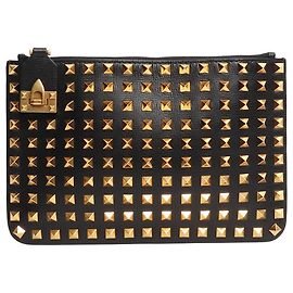 Valentino Schwarze Rockstud-Leder-Clutch Schwarz