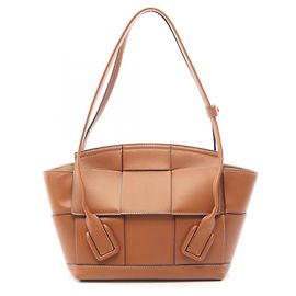 Bolsa tote maxi intrecciato Arco Small da Bottega Veneta Marrom