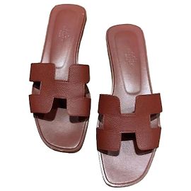 Sandalias Hermès Oran en cuero burdeos Burdeos