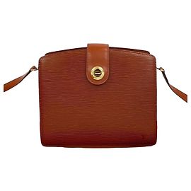 Borsa a Spalla Louis Vuitton Capucines in Pelle Epi Marrone