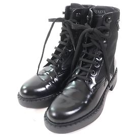 Botas de couro escovado com logo triangular em Re-Nylon da Prada Preto
