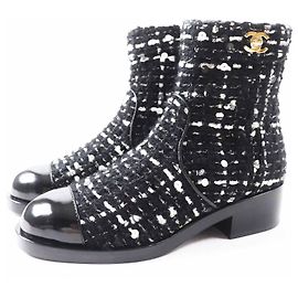 Botas curtas de tweed com fecho Turnlock COCO da Chanel Preto Branco Dourado