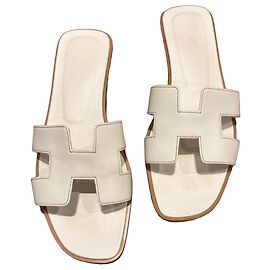 Sandálias Hermès Oran em couro branco Branco