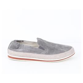 Prada Wildleder-Sneaker Grau