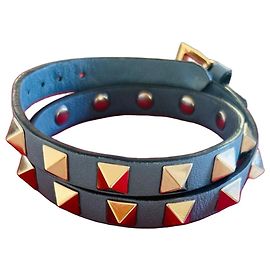 Bracelete Valentino Rockstud em couro azul de dupla volta Azul
