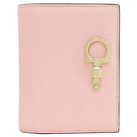 Billetera de cuero bi-fold Gancini de Salvatore Ferragamo Rosa