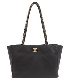 Bolsa tote Chanel Matelassé com hardware dourado Preto