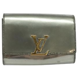 Clutch em patente Chain Louise PM da Louis Vuitton Prata